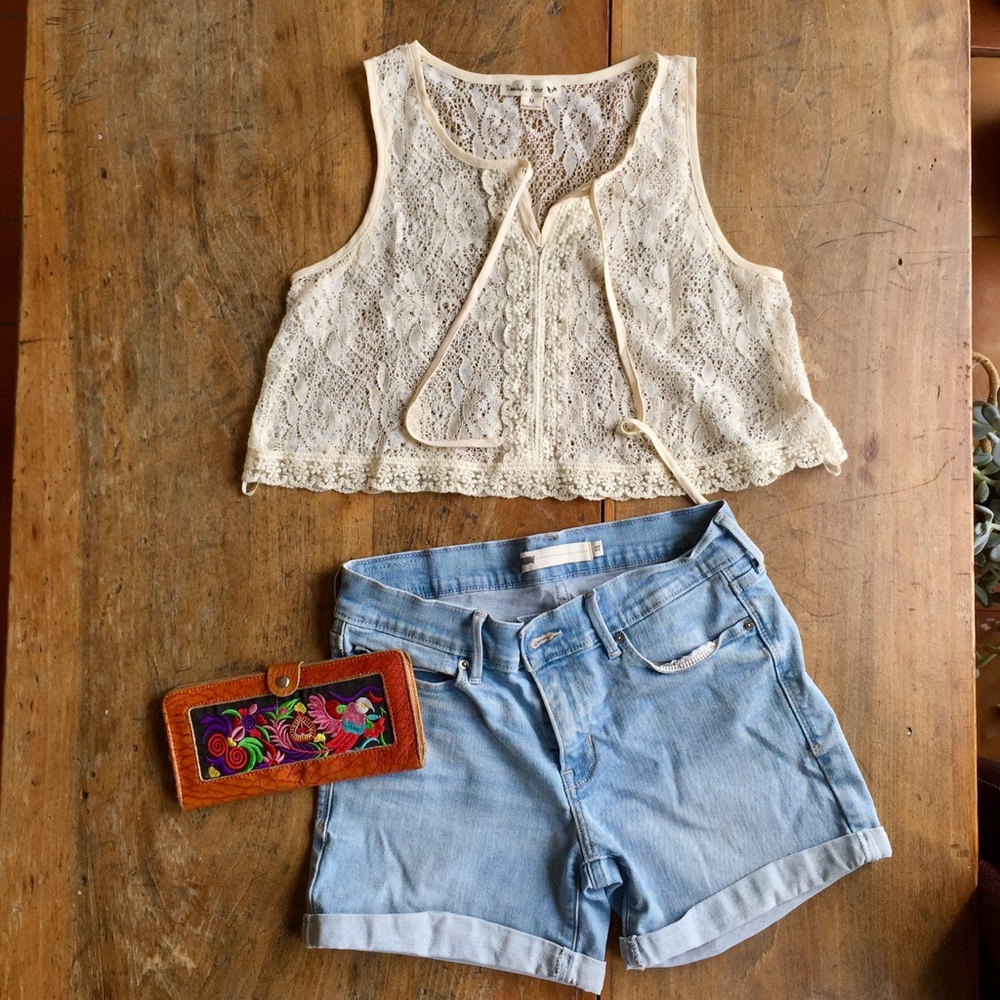 Like New Lace crop top - Picture 3 of 7