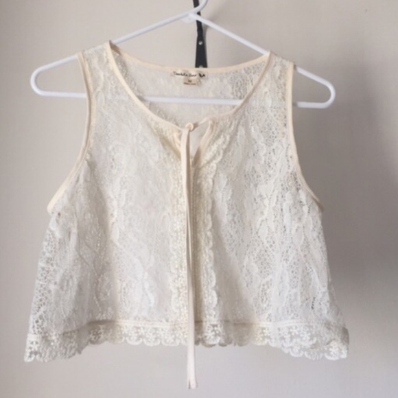 Like New Lace crop top - Picture 7 of 7