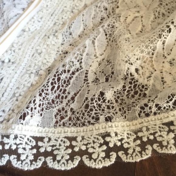 Like New Lace crop top - Picture 5 of 7