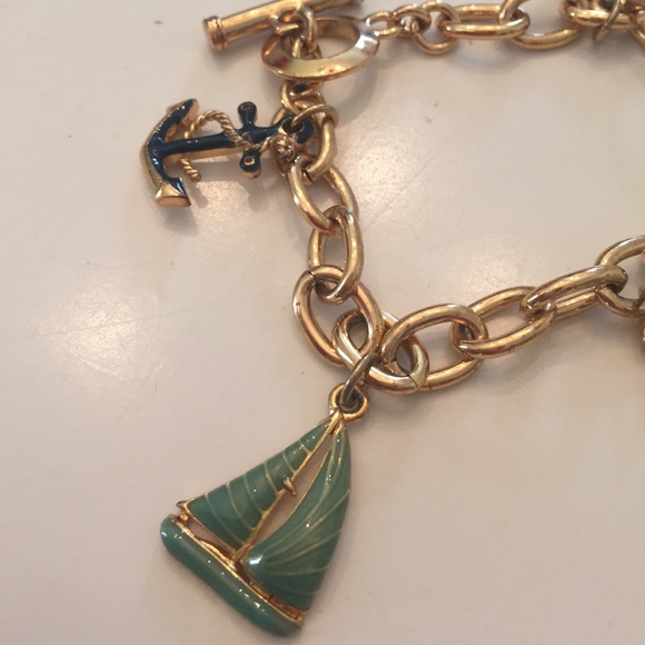 🐳 Vineyard Vines Charm Bracelet - Picture 2 of 4