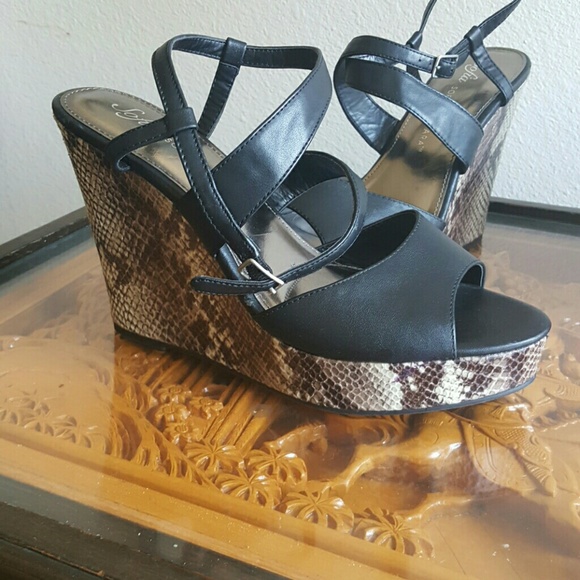 Snake skin wedges