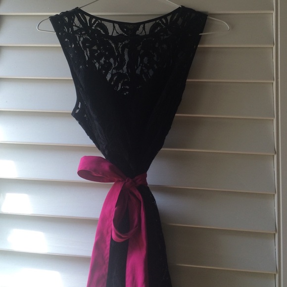 Pretty sheath dress. Classic little black dress - Picture 3 of 4