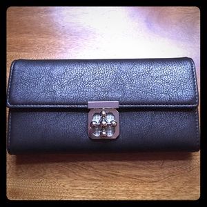 Charming Charlie CLOVER TURNLOCK CROSSBODY WALLET