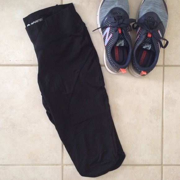 Capped knee workout shorts/pants