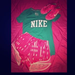 Women's sports Nike v-neck tee! Worn once! Large