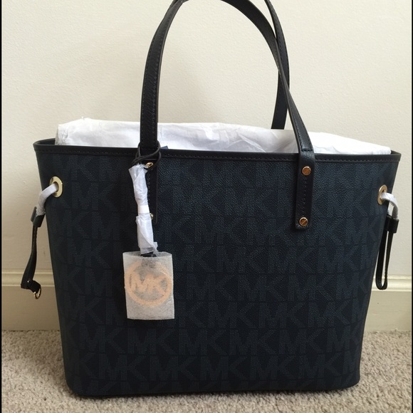 NEED TO SELL!! NWT Michael Kors Tote