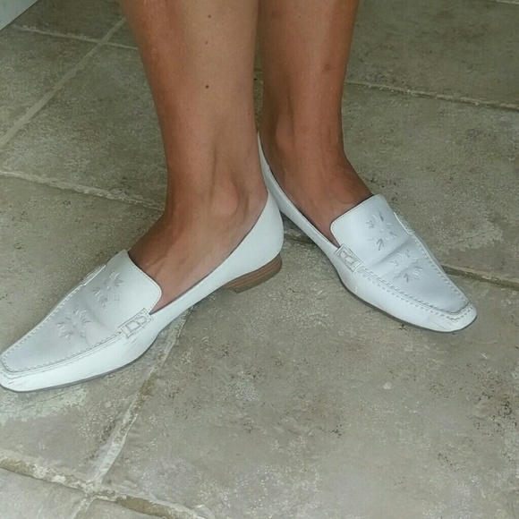 White loafers size 8.5, Euro 39