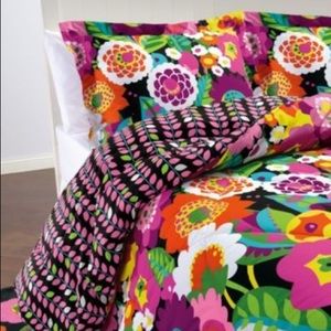 ISO Vera Bradley comforter in va va bloom
