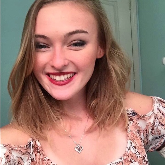 Meet your Posher, Julia - Picture 1 of 1