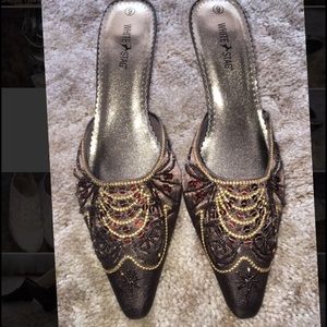 Backless high heels that cover toes.