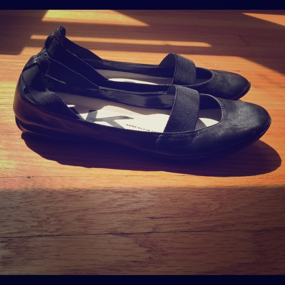 Black ballet flats