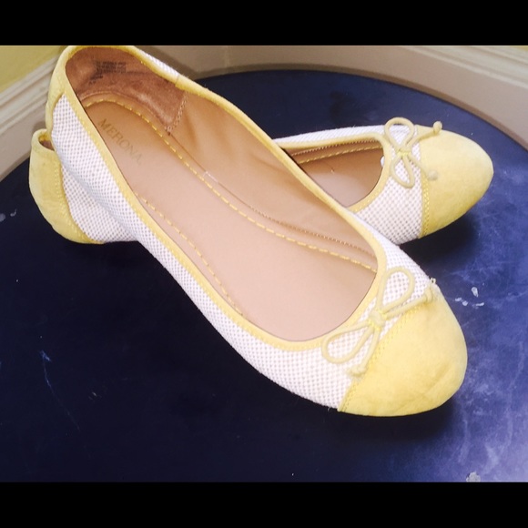 💛 Sweet Yellow Flats  💛