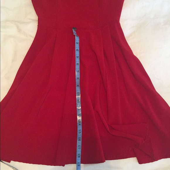 Red dress - Picture 4 of 4