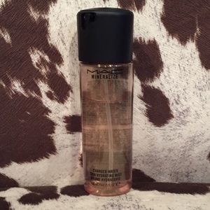 MAC Mineralize Skin Hydrating Mist