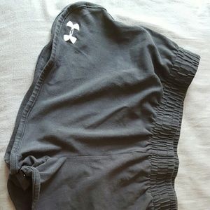 Women's UA shorts - size Large