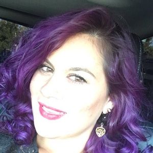 Meet your Posher, Comelia