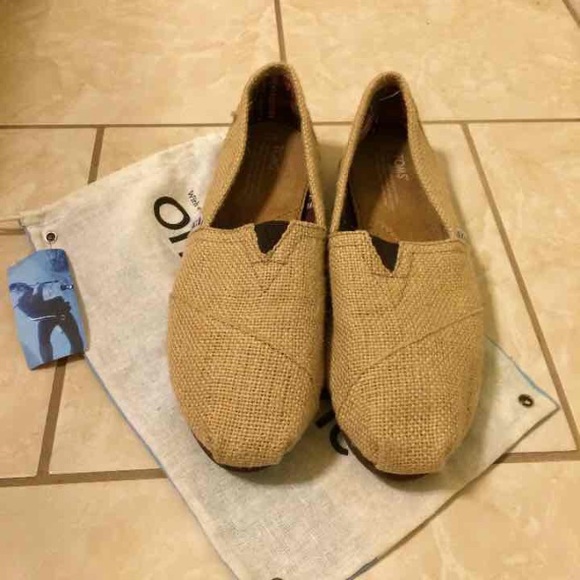 Brand new Toms