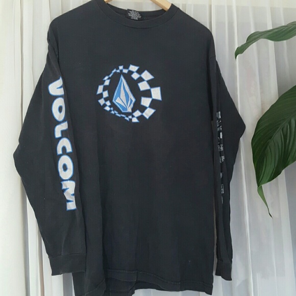Long sleeved volcom tee