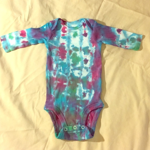 💥ALL TYEDYE ONESIES $5💥 - Picture 1 of 2