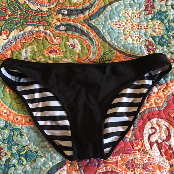 Lululemon Reversible Bikini Bottom 6 NWOT