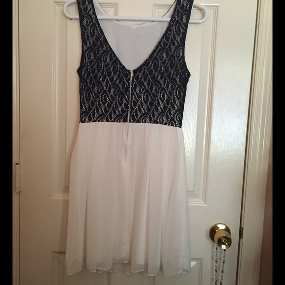 B Darlin dress 5/6 $79 Dillards - Picture 2 of 4