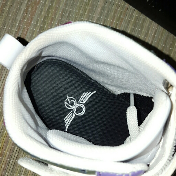 Shoes - Picture 4 of 4