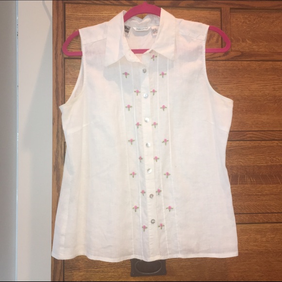 White sleeveless collared shirt