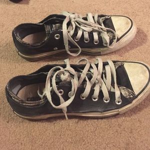 Black and plaid converses!
