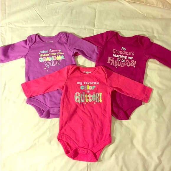 ⬇️SALE✨3 long sleeve 0-3 month onesies