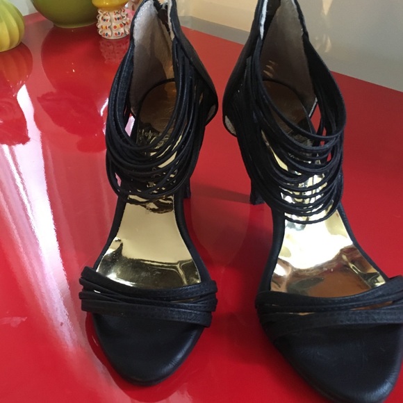 Black strappy sandals - Picture 2 of 3