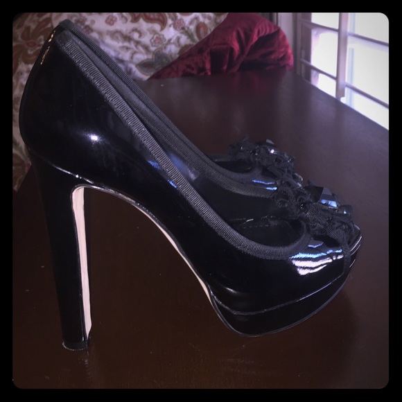 Vince Camuto Shoes - Vince Camuto heels. Black patent, with brooch. 6.5