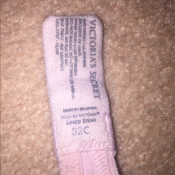 Victoria's Secret Body By Victoria lined demi - Picture 3 of 3