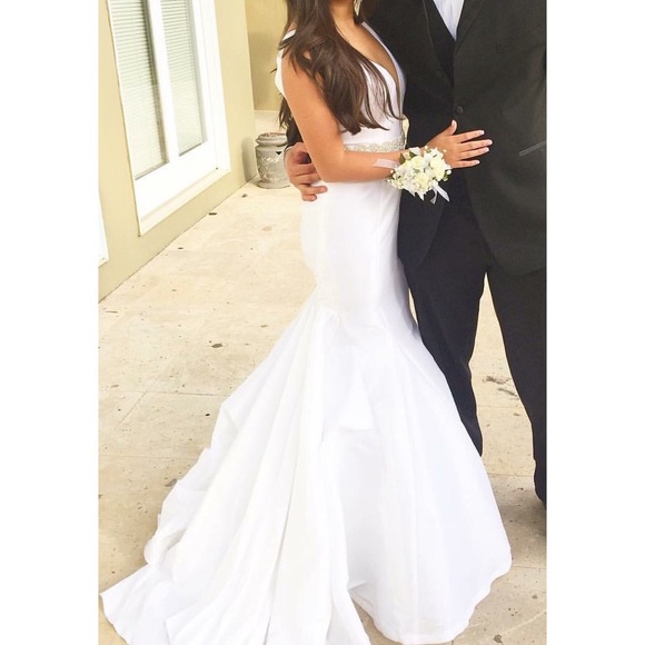 Jovani Style 32515 only used once 
Long white gown - Picture 2 of 6