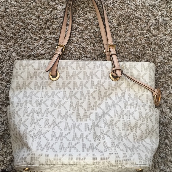 Michael Kors Jet Set Tote in White