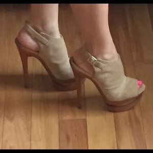 Jessica Simpson heels