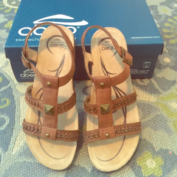 Obeo  leather sandals.