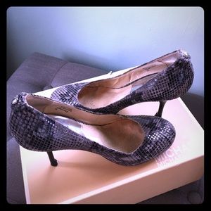 Michael Kors Embossed Leather Graphite Pumps 7