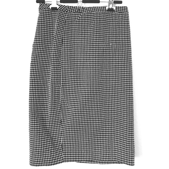 Never worn! black and white pencil skirt