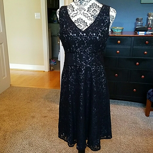 Black lace dress with silver shell - Picture 1 of 3