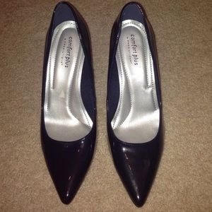Navy patent pleather pumps