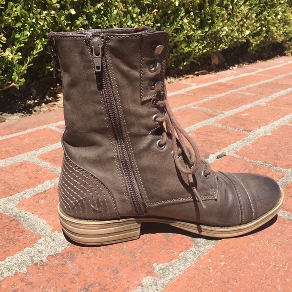 Women's Combat Boots - Picture 3 of 3