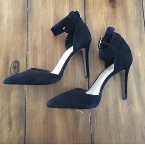 Jessica Simpson Cayna black suede heels