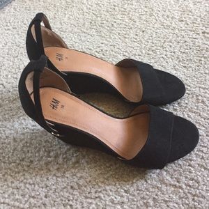 ON HOLD: Super cute wedges!