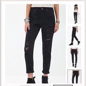 Distressed boyfriend jeans