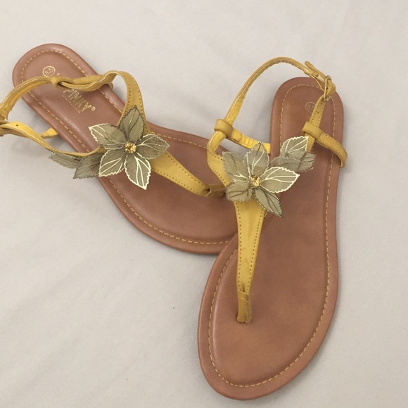 Yellow floral design sandal