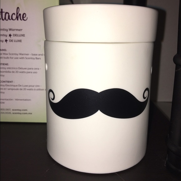 Scentsy Deluxe warmer "Mustache"