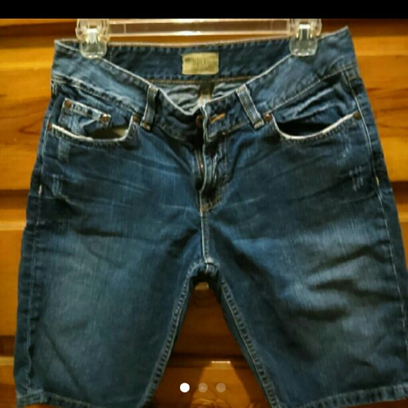 Ladies BKE size 30 Bermuda shorts