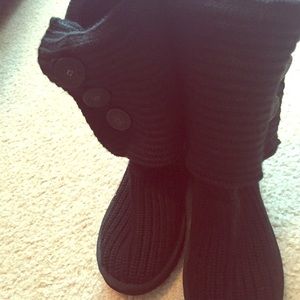 Black sweater Uggs