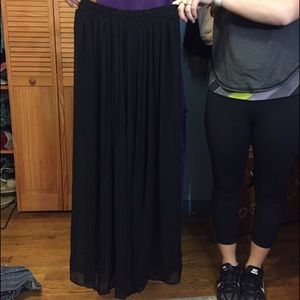 Black maxi skirt!