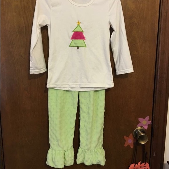 Little girl's size 5 Christmas boutique outfit